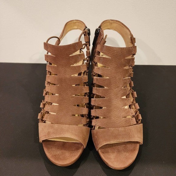 nwot VINCE CAMUTO "BRIAZ" Taupe Leather Gladiator Sandal booties SIZE 8.… - Picture 10 of 12